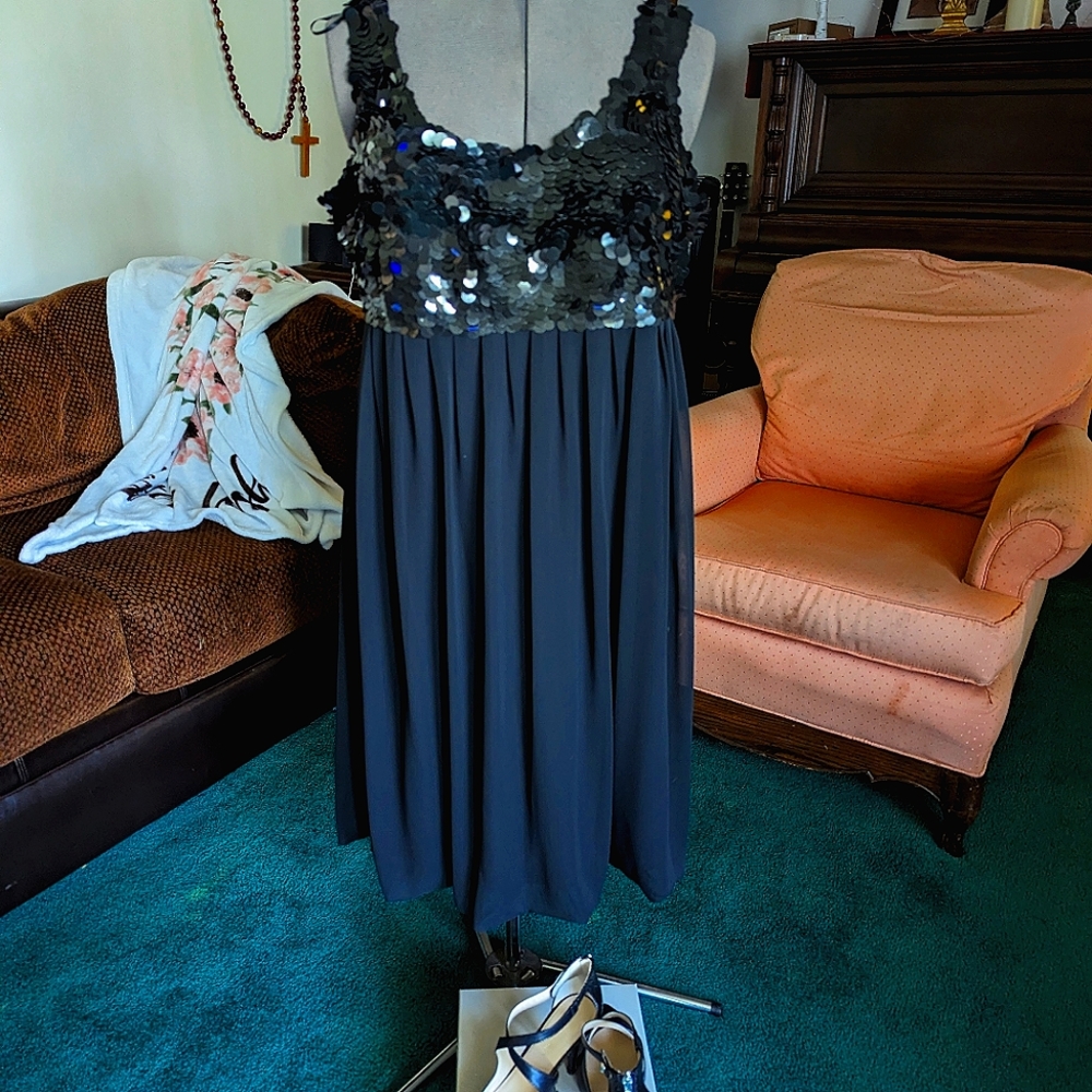 Dress Barn Evening Dress, black, sleeveless, sequins on bust area, size 14W,